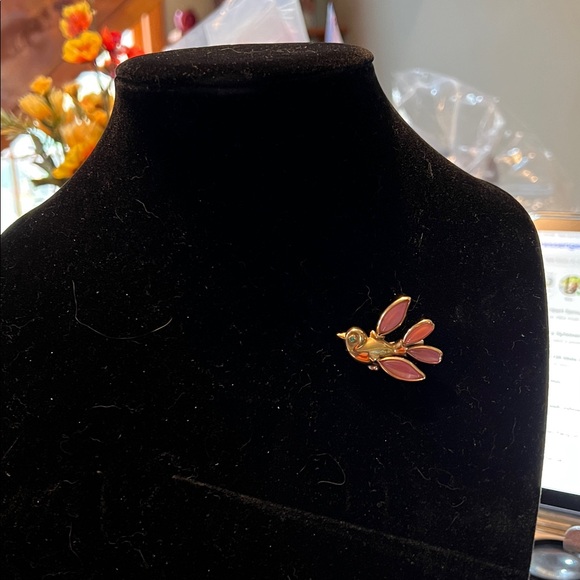 Vintage Trifari Petalettes bird brooch with pink glass wings Alfred Philippe. - Picture 4 of 4